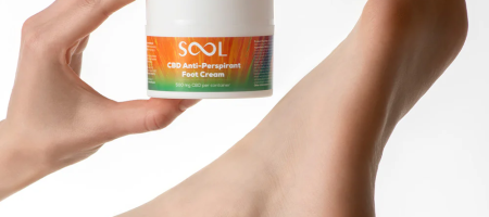 Foot_cream-Anti-perspirant-500mg-CBD-inuse-eu
