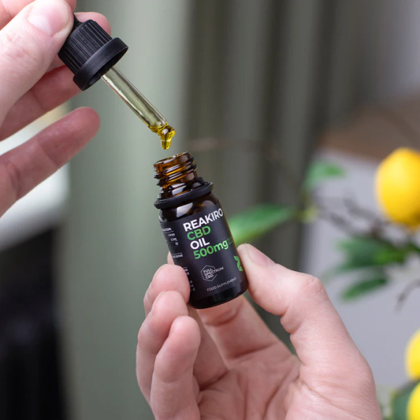 reakiro-cbd-oil-500mg-full-spectrum_inuse_eu